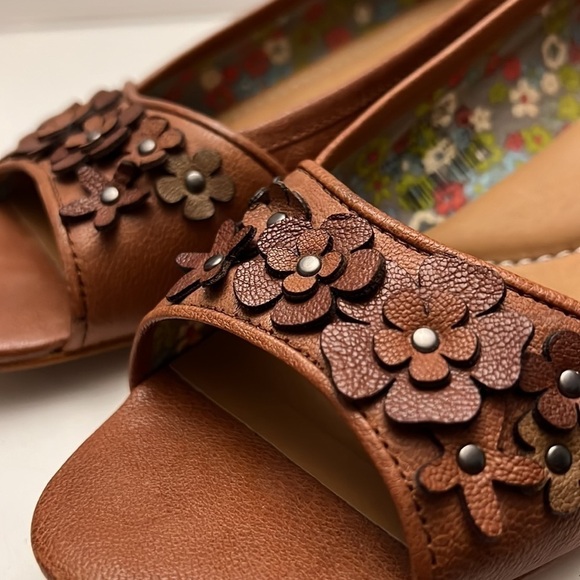 FOSSIL Open Toe Vegan Leather Shoes with Applied Flowers Size 7 - Picture 6 of 9